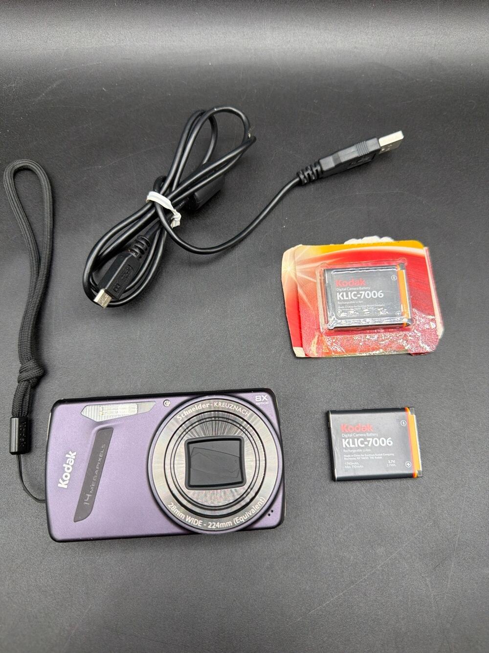 Kodak EasyShare M580 Purple 14MP CCD Camera 8X Zoom Tested Charger 2 Batteries